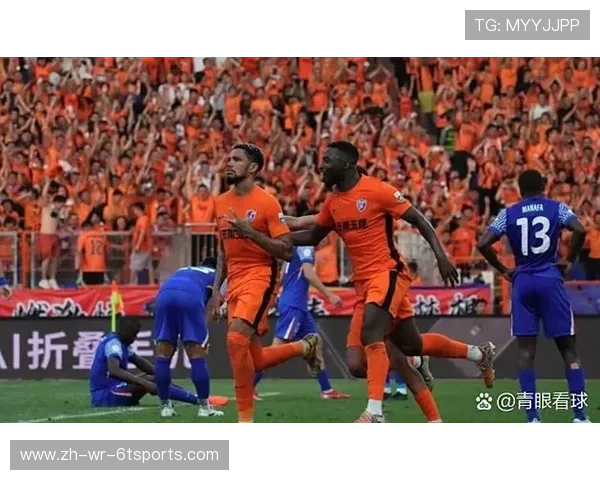 足球高原主场对客队战术调整和体能分配提出了哪些特殊挑战