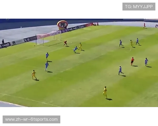 跨越边线的报道：足球记者打破赛场内外信息壁垒